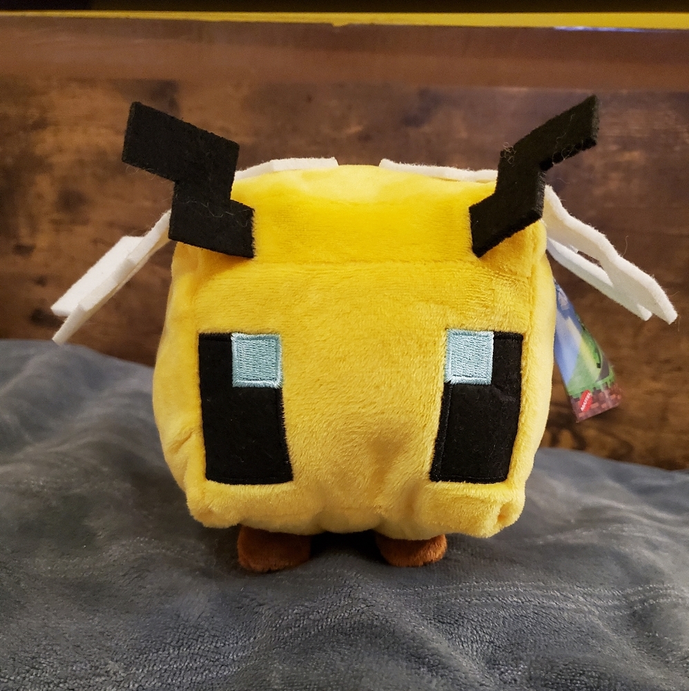 Minecraft Mojang Plush 2021  Bumble Bee 6" Plushee Brand New with Tag Rare